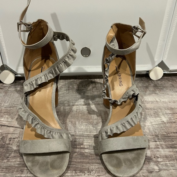 Well Worn Blue-Gray Heels - Picture 2 of 4